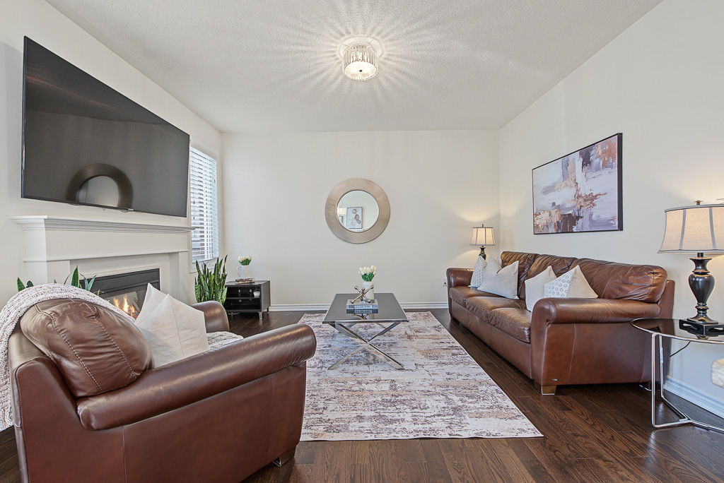 Living room at 1531 Tough Gate, Milton